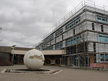 Aktuell dreht sich die ganze Schulwelt um den Coronavirus. Auch in Haßfurt am Regiomontanus-Gymnasium werden Schritte eingeleitet, um eine Ausbreitung zu verhindern.  Foto: Julia Scholl