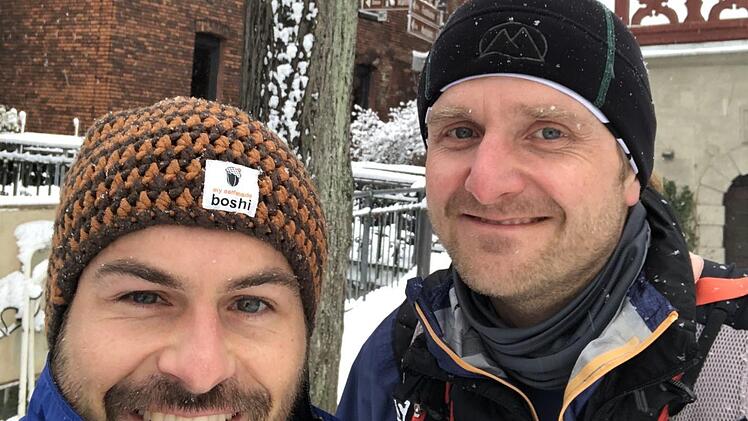 Selfie vorher: Der längste Lauf seines Lebens steht für Sportredakteur Daniel Ruppert (li.) an.