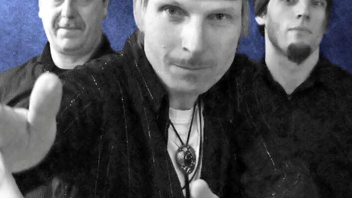 "Sonnie Ronnie & The Shotguns" (von links): Bassist Peter Schreiber, Sänger und Gitarrist Norbert "Sonnie Ronnie" Schottenhaml und Schlagzeuger Matthias Kudlich  Foto: Sonnie Ronnie & The Shotguns