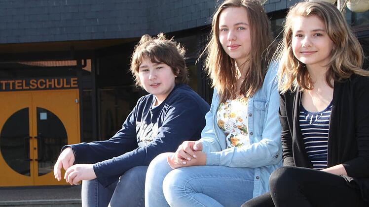 Hendrik Boller (v. l.) aus Schondra, Sophie Übelacker aus Volkers und Antonia Schmidt aus Wildflecken. Foto: Ulrike Müller