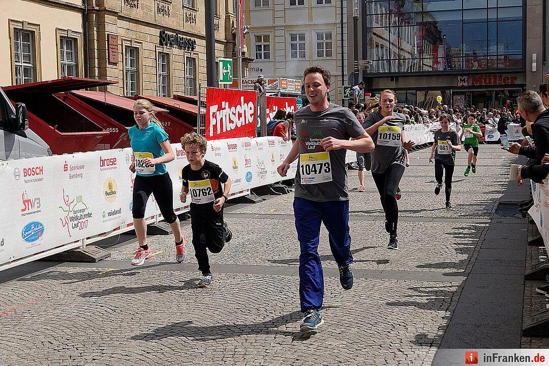 Weltkulturerbelauf 2017 in Bamberg: Der Zieleinlauf am Maxplatz