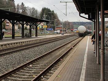 Der Kronacher Bahnhof soll endlich barrierefrei hergerichtet werden. Foto: Archiv/Marco Meißner