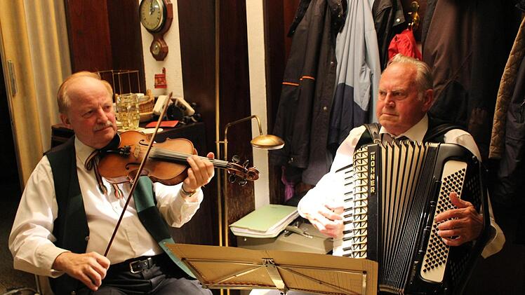 Geselligkeit war beim Höchstadter Weinfest Trumpf.  Foto: Evi Seeger