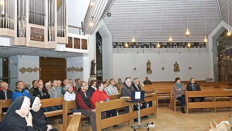 Die Kirche diente diesmal als Vortragssaal Foto: Johannes Michel