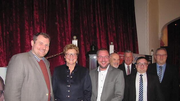 Wichtige Leute bim CSU-Neujahrsempfang in Oeslau (von links im Vordergrund): Landtagsabgeordneter Martin Mittag, Europaabgeordnete Monika Hohlmeier,  CSU-Landratskandidat Sebastian Straubel und R&ouml;dentals Dritter B&uuml;rgermeister Gerd M&uuml;cke. Foto: Martin Koch