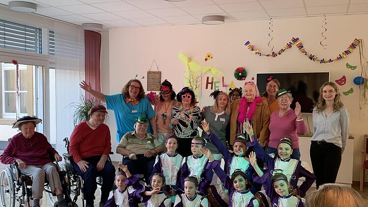 Die Purzelgarde des SV im Seniorenheim Euerdorf. Foto: Andreas Lomb