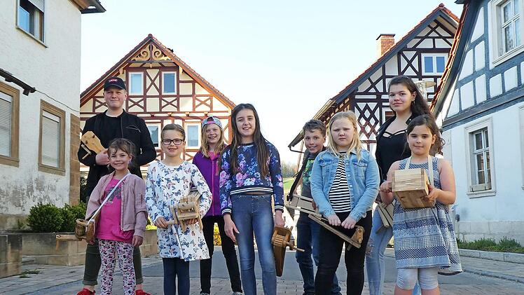 Die "Ratschenkids" in Oberleiterbach Foto: Martina Drossel