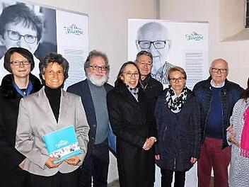 Sie gestalteten die Vernissage und die Ausstellung (von links): Angela Hager, Martina Schubert, Wolfgang Schoberth, Ingrid Schoberth, Claus Wahler, Christine Wahler, Rudi Hofmann und Martina Beck. Foto: Wunner