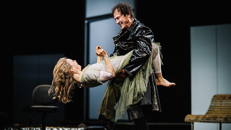 Szene aus William Shakespeares "Othello: Das Drama feierte Premiere am Landestheater Coburg.Foto: Sebastian Buff