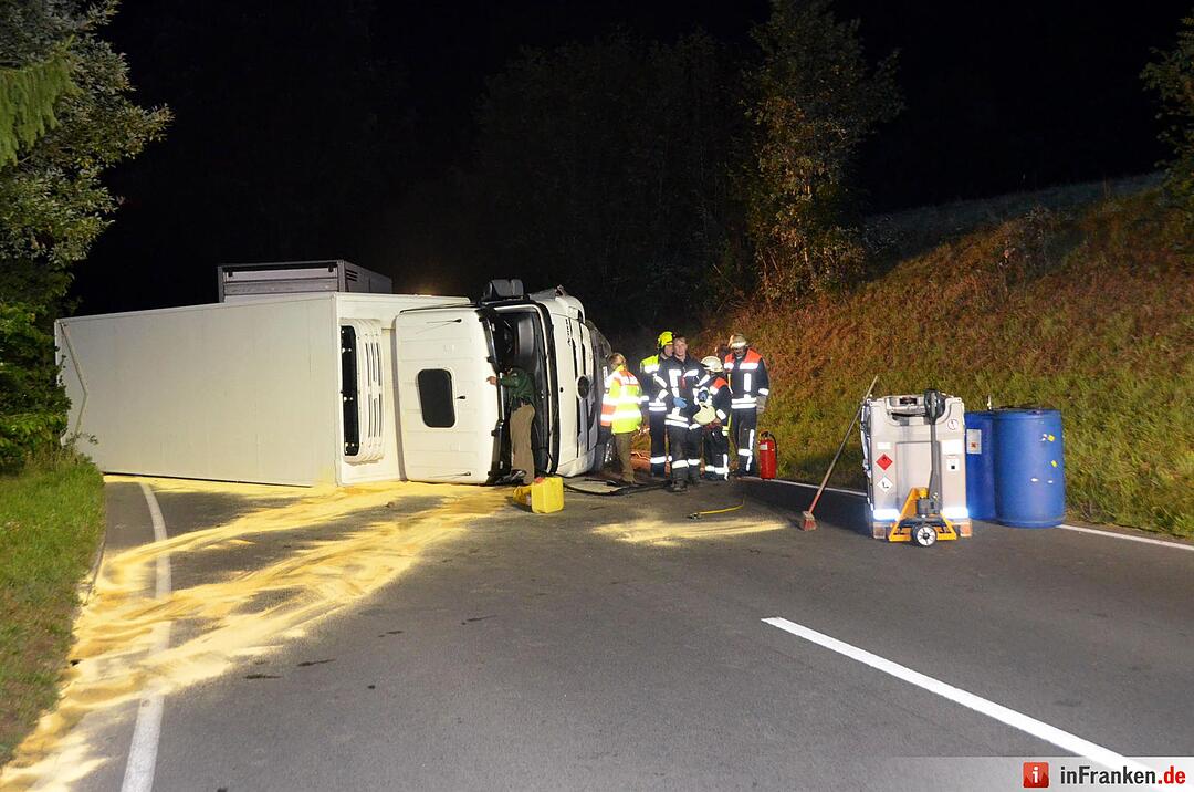 Bergungsarbeiten nach Lkw-Unfall: B27 komplett gesperrt