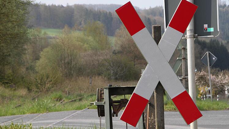 Die Andreaskreuze stehen noch. Foto: Ulrike Müller