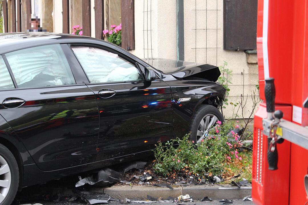 Frau wird bei Crash in Bayreuth im Auto eingeklemmt