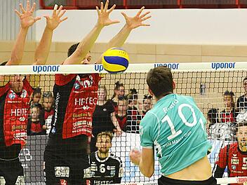 Die Heitec Volleys mussten eine bittere Pleite hinnehmen: Im ersten Heimspiel der neuen Zweitliga-Saison verlor Eltmann mit 0:3 gegen Mainz, machte aber einen Tag später in Memmelsdorf  gegen den TSV Grafing den bayerischen Pokalsieg perfekt. Werner Haala