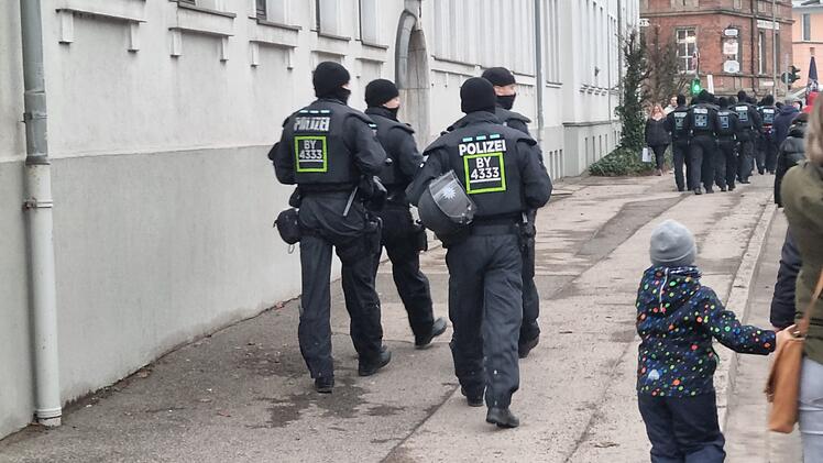 Mobile Demonstration mit 4200 Teilnehmern in Ansbach