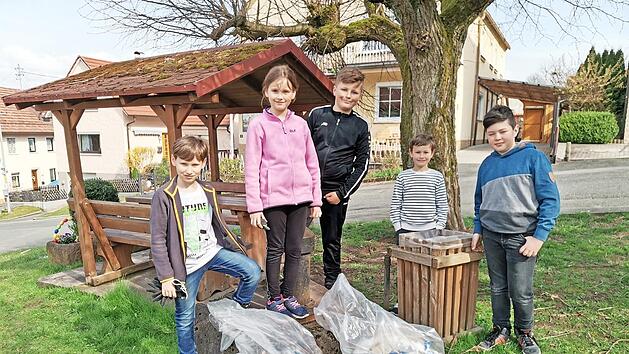 &bdquo;Fischbachs frecha Fr&uuml;chtla&ldquo; beteiligten sich mit ihren Familien an einer vom OGV Fischbach initiierten M&uuml;llsammel-Aktion. Dabei machten sie eine erschreckend hohe &bdquo;Ausbeute&ldquo;.