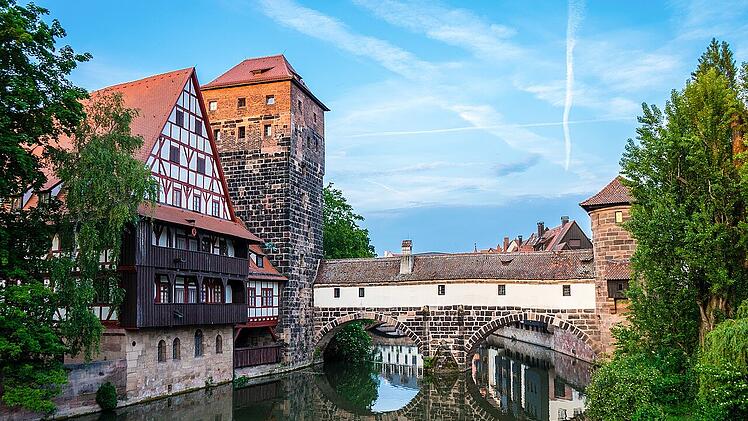 In Nürnberg kannst du viel mittelalterliche Architektur sehen.