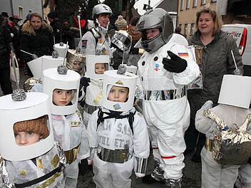 Inn kleine Astronauten hatten sich die Kinder aus dem Schlosskindergarten verwandelt.Fotos: Rudolf Mader