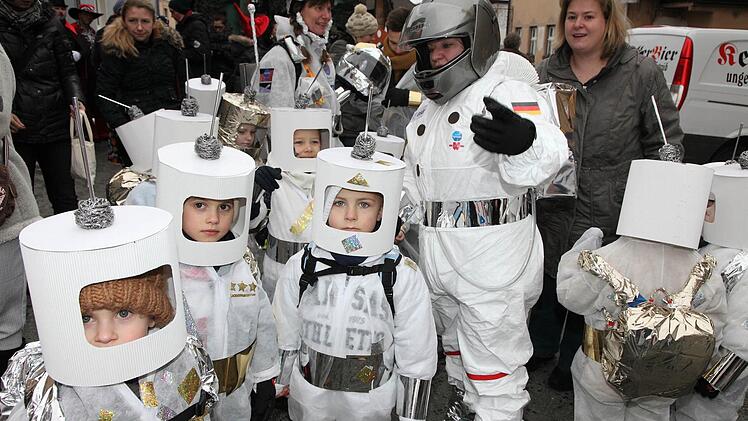 Inn kleine Astronauten hatten sich die Kinder aus dem Schlosskindergarten verwandelt.Fotos: Rudolf Mader