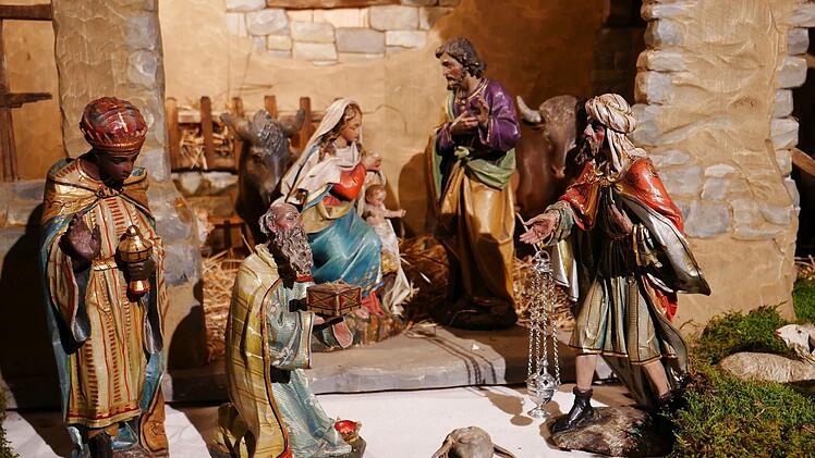 Unser Bild zeigt die Krippe in der Münnerstädter Pfarrkirche, im Vordergrund sieht man die Heiligen Drei Könige. Foto: Heike Beudert