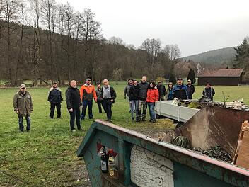 Schlechtes Wetter hielt die Premicher nicht davon ab, ihre Flur zu bereinigen. Foto: Eugen Edelmann