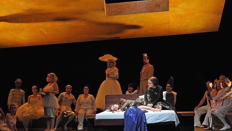 Szene aus der Neuinszenierung von "Dido and Aeneas" am Landestheater CoburgFoto: Andrea Kremper