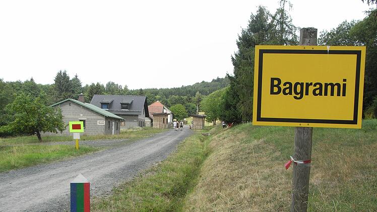 Das für militärische Zwecke errichtete Dorf Bagrami, in dem Soldaten den Straßen- und Häuserkampf üben können. Foto: Joachim Rübel