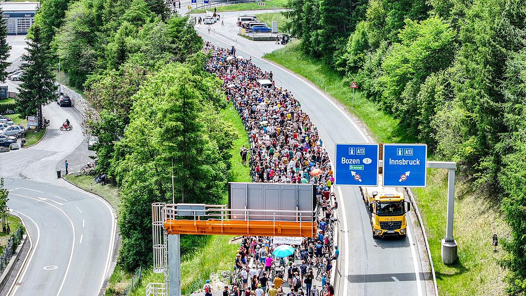 Demonstration und Totalsperre auf Brennerautobahn