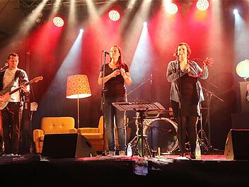 Die Band "Bei die Omma" heizte auf dem Schafberg dem Publikum mächtig ein.  Fotos: Gerd Schaar