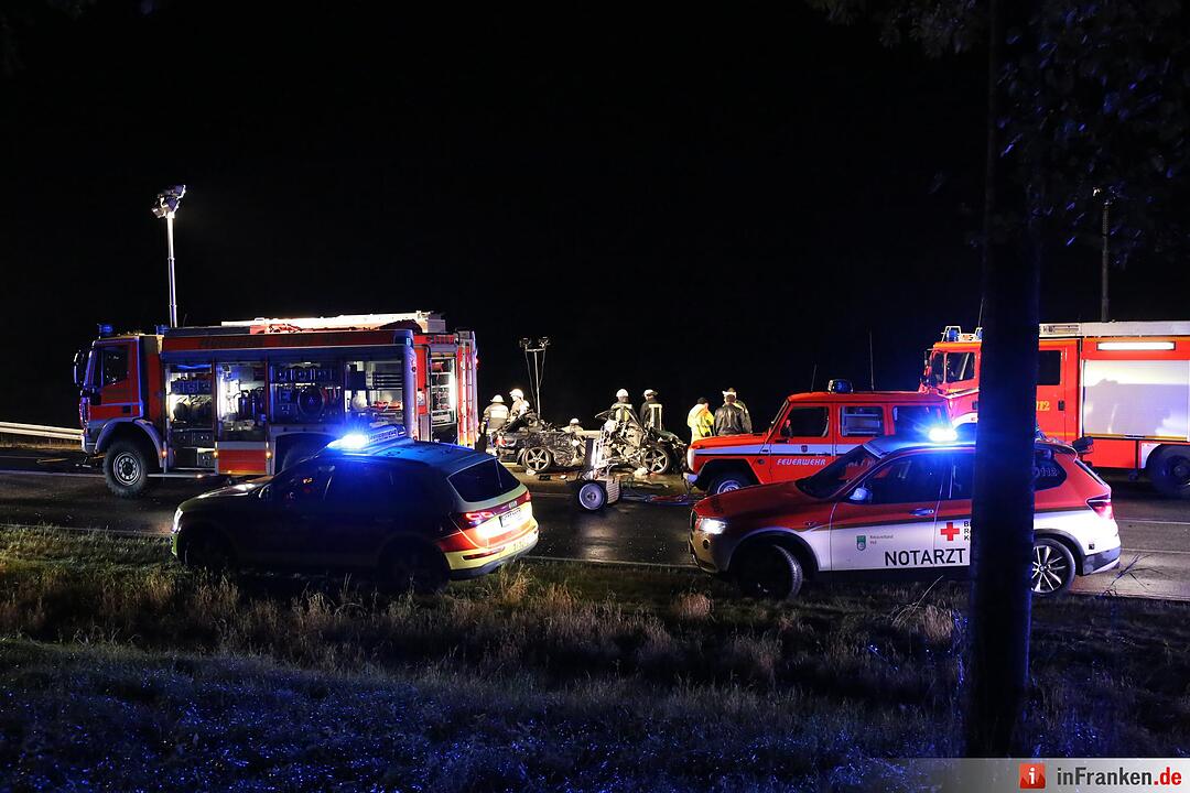 Ein Toter bei Frontalzusammenstoß auf B15