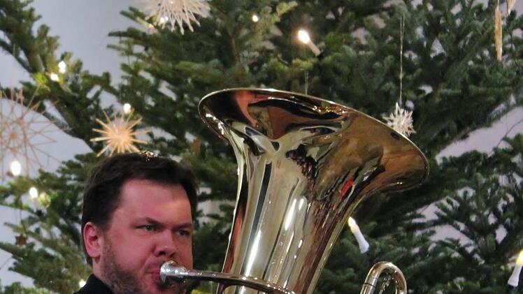 Roland Krem spielt die Tuba. Foto: Werner Vogel