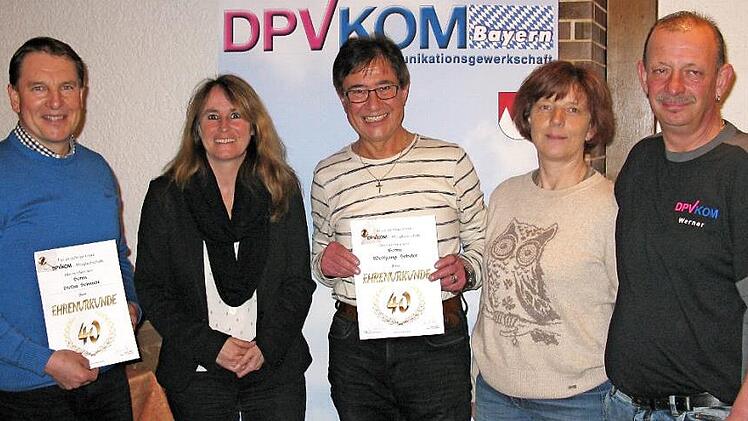 Ehrung für 40-jährige Mitgliedschaft bei der DPVKOM (von links): Jubilar Stefan Schmidt, Bundesvorsitzende Christina Dahlhaus, Jubilar Wolfgang Scheler, Ortsverbandsvorsitzende Christine Werner-Wicklein und stellvertretender Vorsitzender Werner Troche Foto: Alfred Thieret