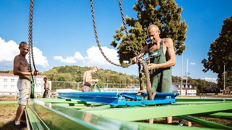 Der Aufbau beim Freischießen läuft. Foto: Marian Hamacher