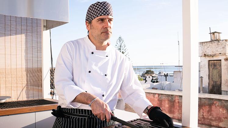 Der Familienvater und Koch Pedro Lino (Lourenço Henriques) gerät ins Visier der Ermittler. Hat er etwas mit dem Mord an der Polizistin Teresa zu tun?