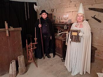 Helga und Lothar Seelmann freuen sich auf das neue Veranstaltungsformat „Lichtenfelser Sagenschatz“ im Sandsteingewölbekeller.