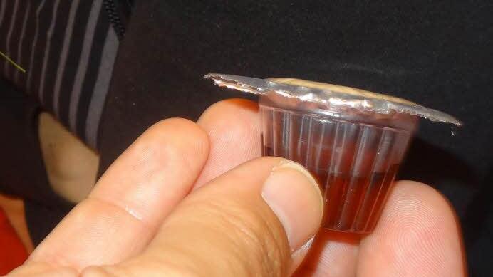 Beim Abendmahl in Singapur bekommen die Teilnehmer ein eingeschweißtes Komplettpaket mit Hostie und Traubensaft gereicht.