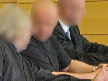 Mario F. (46), der als "Maulwurf" für das Bayerische Landeskriminalamt die Regensburger Rockergruppe "Bandidos" ausspionierte, ist als Dealer zu sechs Jahren und zehn Monaten verurteilt worden. Foto: Franz Barthel