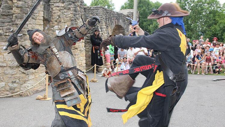 Spannende Ritterkämpfe gab es auf der Lauterburg zusehen. Foto: Michael Stelzner