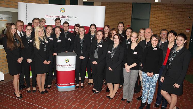 Der neue Jahrgang der Tourismusschule  Foto: Veronika Schadeck
