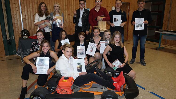 Die vielfältigen und kreativen Abschlussarbeiten der Montessori-Schüler wurden bei einer Präsentation vorgestellt.  Foto: Marion Eckert