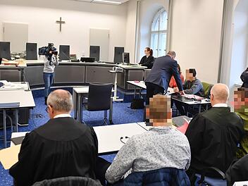Seit Donnerstag müssen sich drei Männer vor dem Landgericht wegen des Überfalls auf einen Juwelier in Bamberg verantworten. Foto: Ronald Rinklef