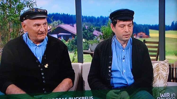 Andreas Buckreus (Andi) und Andreas Buckreus junior warben engagiert in der Sendung "Wir in Bayern" für die touristische Flößerei in Wallenfels.Gerd Fleischmann