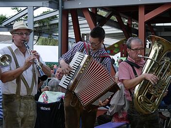 Handgemachte Musik, live, frisch von der Leber weg, mit viel Gefühl und Freude am gemeinsamen Musizieren, das ist das  Markenzeichen der Wiesenttaler Musikanten aus der Fränkischen Schweiz. Foto: Manja von Nida