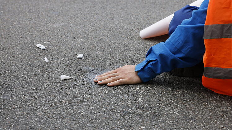 Nürnberg: Klimaaktivisten kleben sich auf Straße fest - erneut eine Hauptverkehrsader betroffen