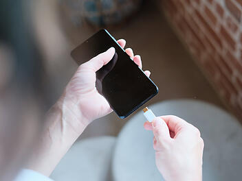 Handy laden, Handy, Smartphone, Ladekabel