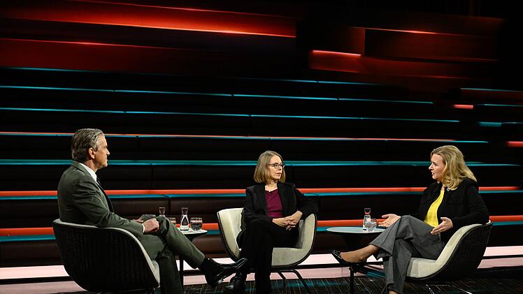 Bei "Markus Lanz" analysierten Eva Quadbeck (rechts) und Anne Brorhilker, warum es in Deutschland oft eine unzureichende Verfolgung von Wirtschaftskriminalit&auml;t gibt.