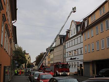 Feuerwehreinsatz am Oberen B&uuml;rgla&szlig; in Coburg: Ausl&ouml;ser war nach ersten Angaben der Polizei ein Kaminbrand. Foto: Jochen Berger