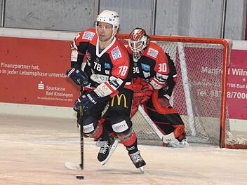 Tragen mittlerweile das Trikot des Höchstadter EC: Mikhail Nemirovsky (vorne) und Goalie Benni Dirksen. Hopf
