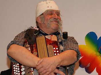 Darf beim Eltmanner Seniorenfasching nicht fehlen: der frühere Stadtpfarrer Siegfried Vogt