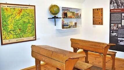 Um das Schulleben von einst geht es in der Ausstellung zum Saisonauftakt im Fränkischen Freilandmuseum Fladungen. Foto: Friedrich