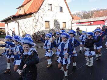 Ein Faschingsumzug nur für Kinder, organisiert vom FC Viktoria in Poppenroth. Wolfgang Wimmel